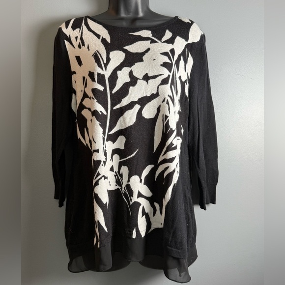 Chico's Travelers Monochrome Leaf Pattern Tunic Sheer Bottom Hem Womens Sz 2 - Picture 1 of 6